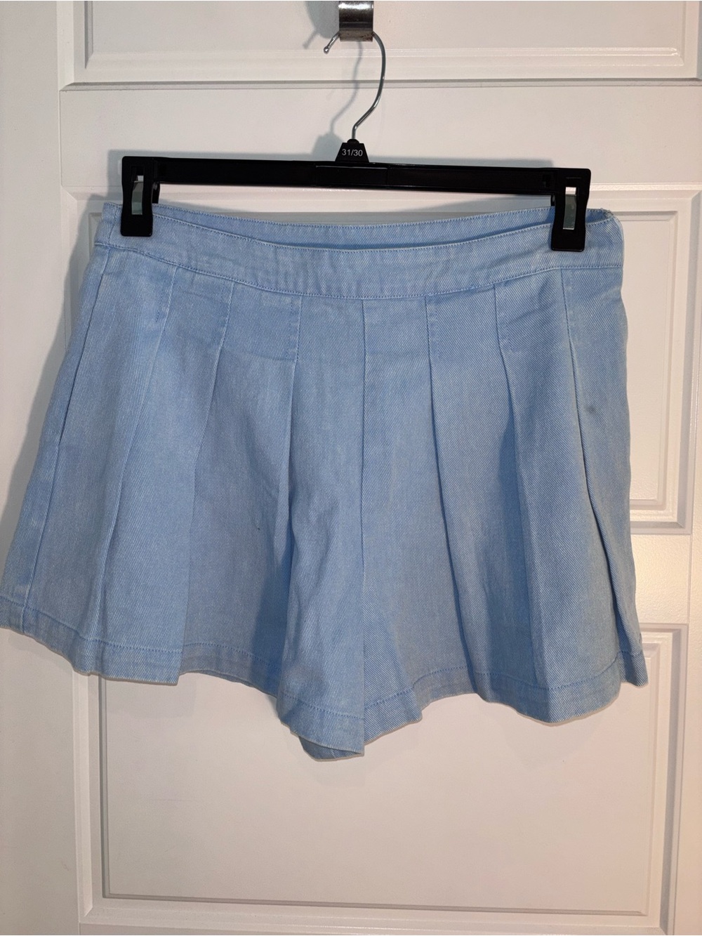 idem ditto Denim Blue Pleated Shorts Size Large NWT